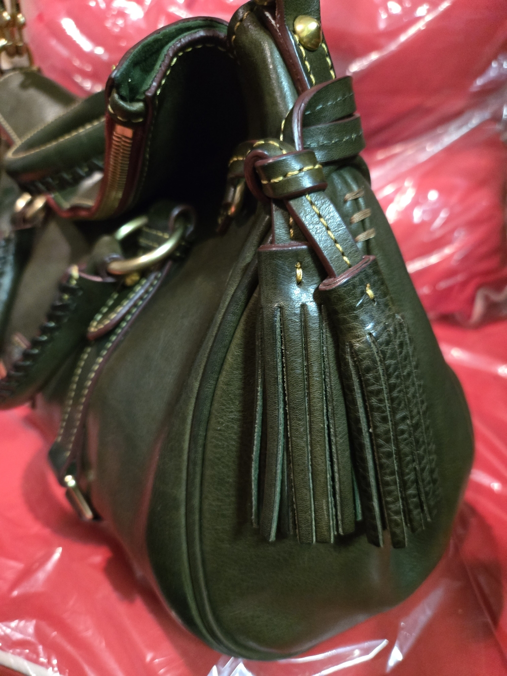 🌻Dooney Large Tassel Satchel Olive Green Leather Shoulder Bag. Beautiful Patina - Picture 8 of 16